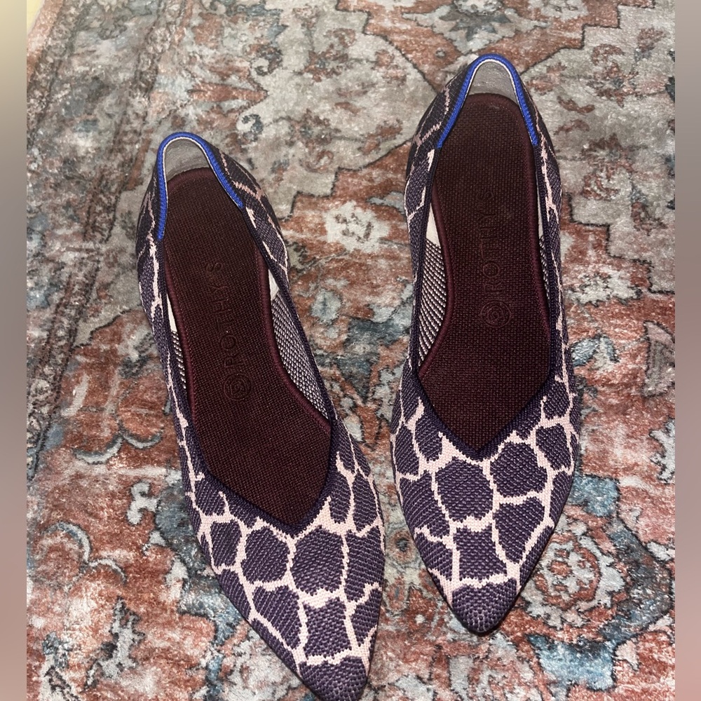Pointed Toe Women's Flats in Navy Pattern